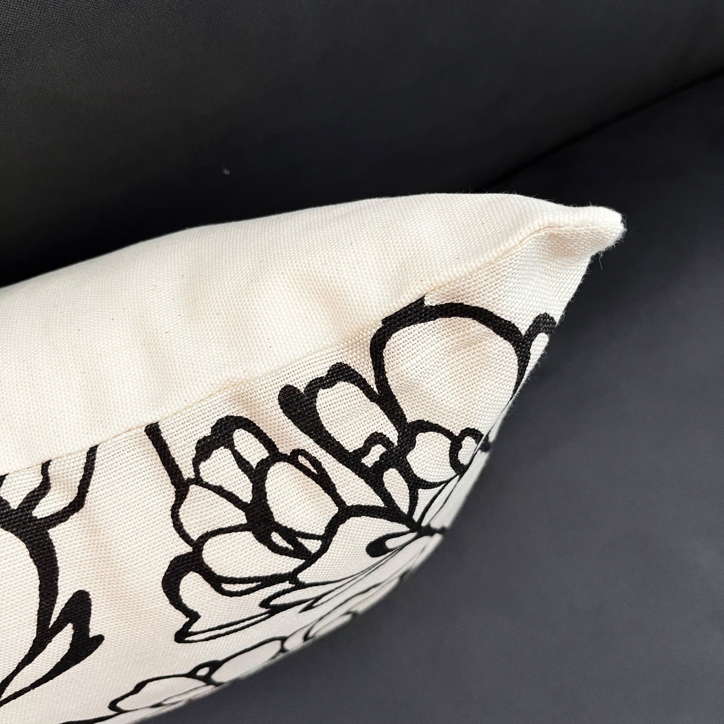 18"x12" Black/Natural Tulip Throw Pillow Cover